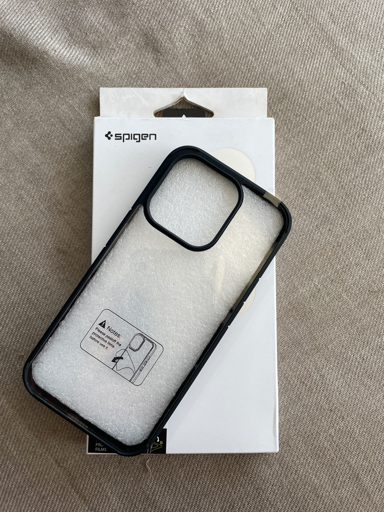 Spigen iPhone 15 Pro Max crystal clear bumper case